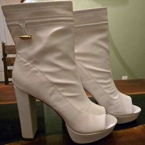 Womens size 11W boots